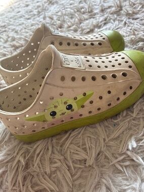 Disney Star Wars Native Shoes Yoda Size C 11